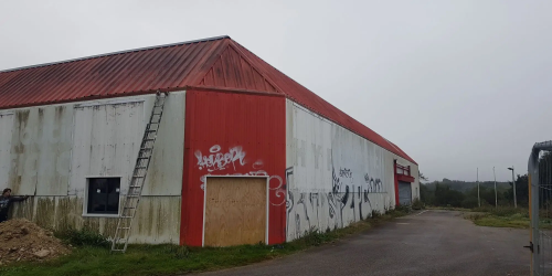 Août 2025 : rénovation d'un bâtiment professionnel (photo avant)