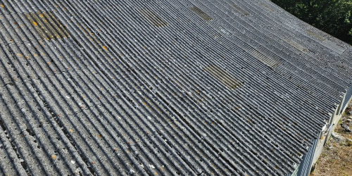 Octobre 2025 : pose d'un toit en bac acier (photo avant)